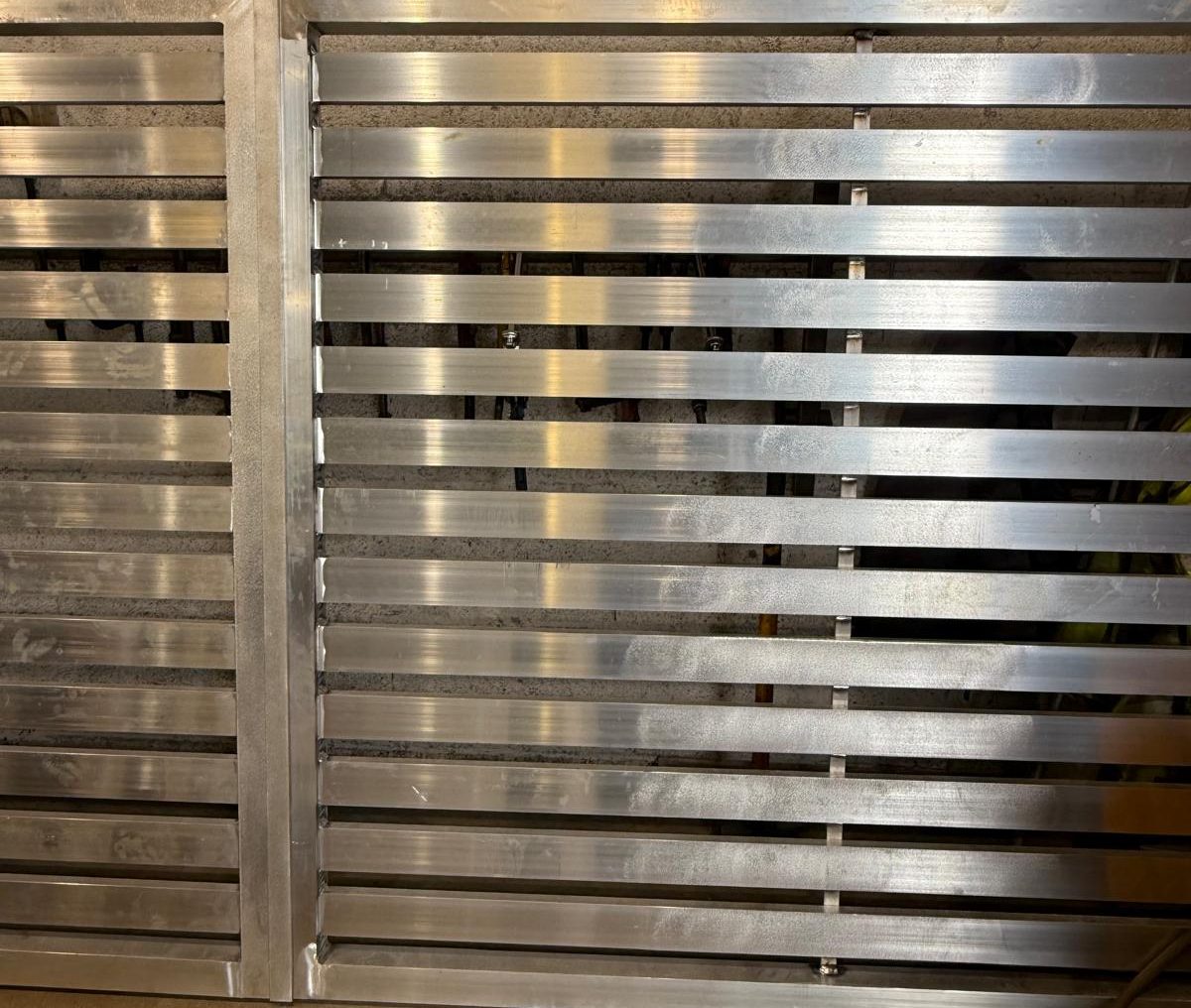 Modern Horizontal Slat Aluminum Gates