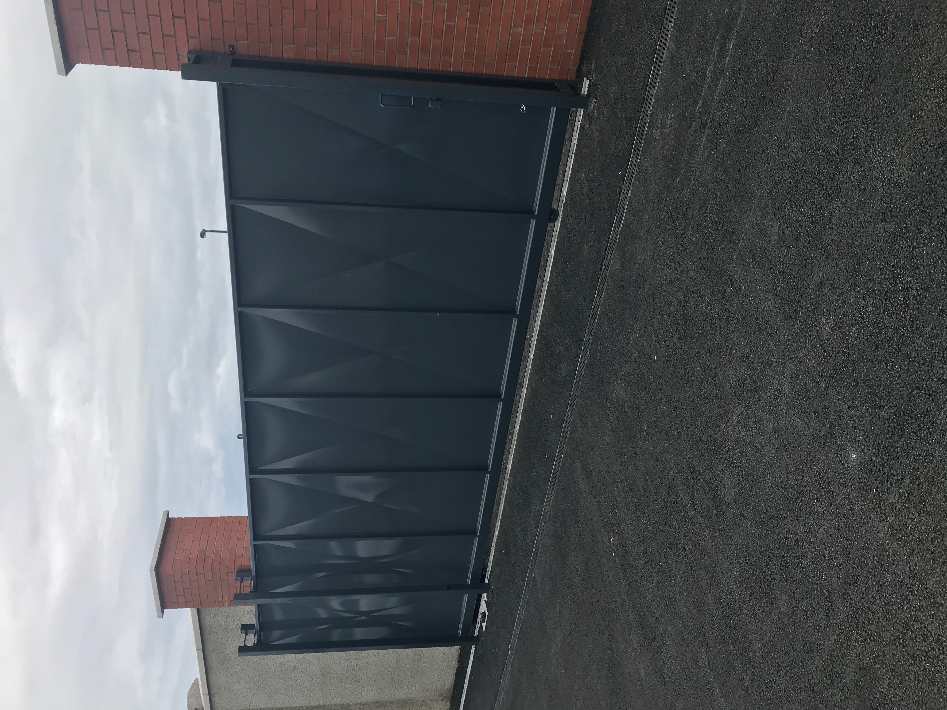 Modern Privacy Cantilever Sliding Gate