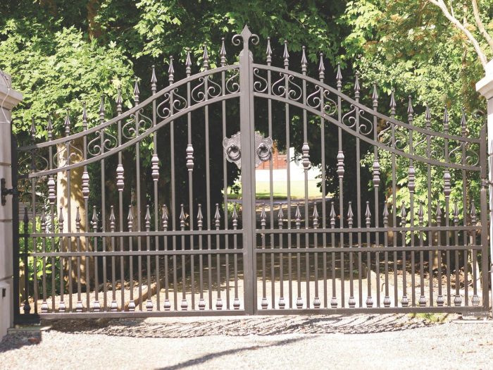 Ornate Bow-Top Estate Driveway Gate