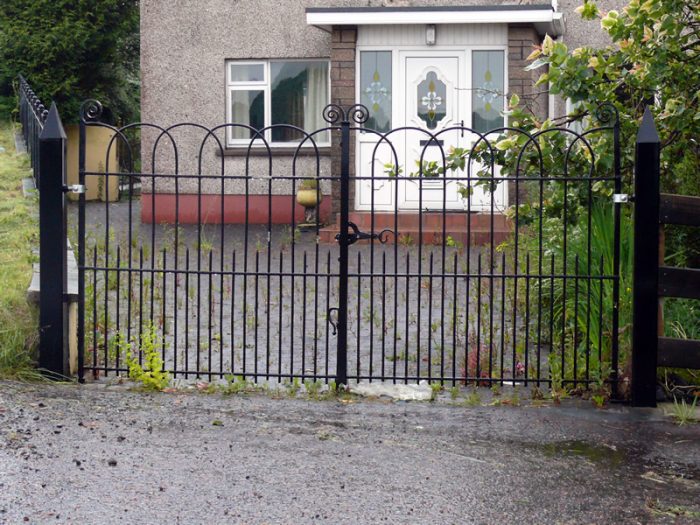 Simple Hooped Top Wrought Iron Gates