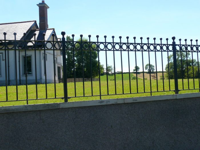 Classic Circular Motif Perimeter Railings